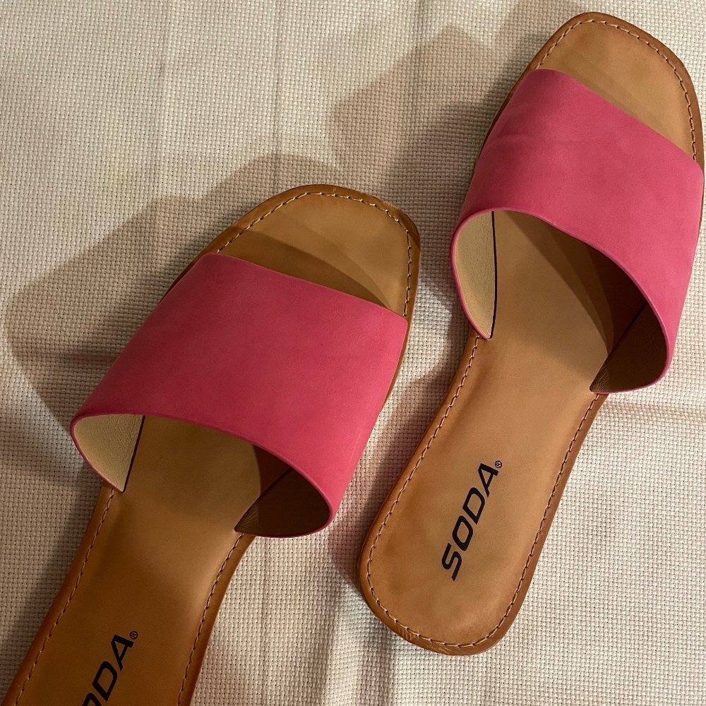 Flat slide open toe sandals, soda brand, shoe size 8.5 in faux pink upper